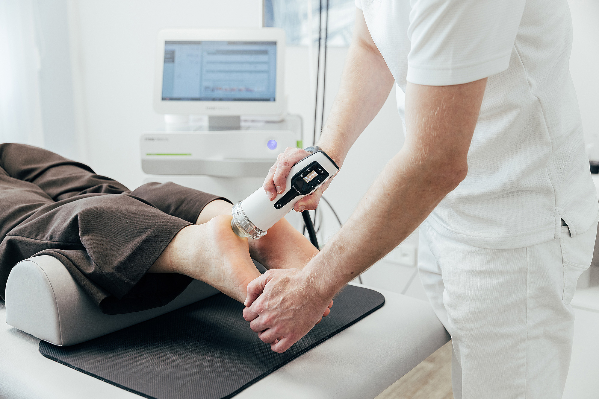 Stoßwellenbehandlung im Orthocentrum Hannover-Laatzen Stoßwellenbehandlung im Orthocentrum Hannover-Laatzen